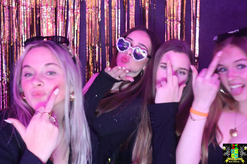 ../Images/Jeugd Opwarmbal Photobooth 160.jpg